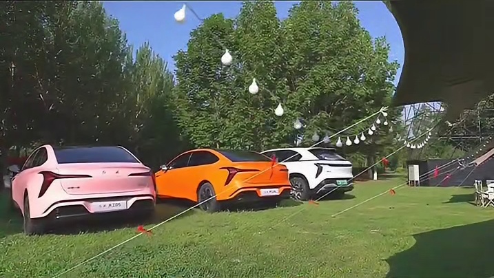 神舟二十一号书写航天传奇，红旗镌刻国车荣光