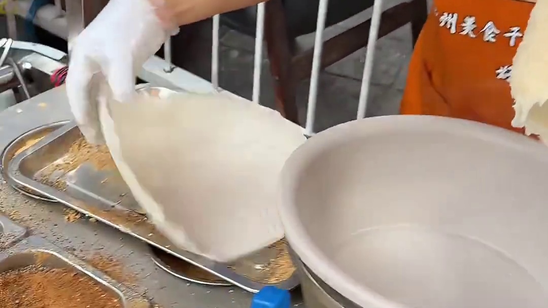 贵阳路边的7元锅巴糍粑！外酥里嫩香的嘞️