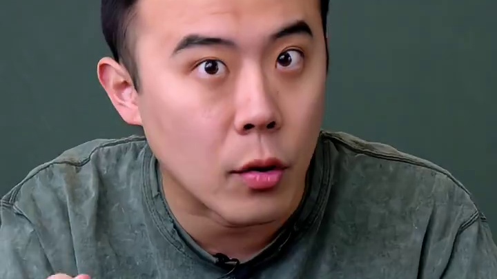 这个笔记本电脑屏幕对折的一瞬间，太酷了！相信我，买它！