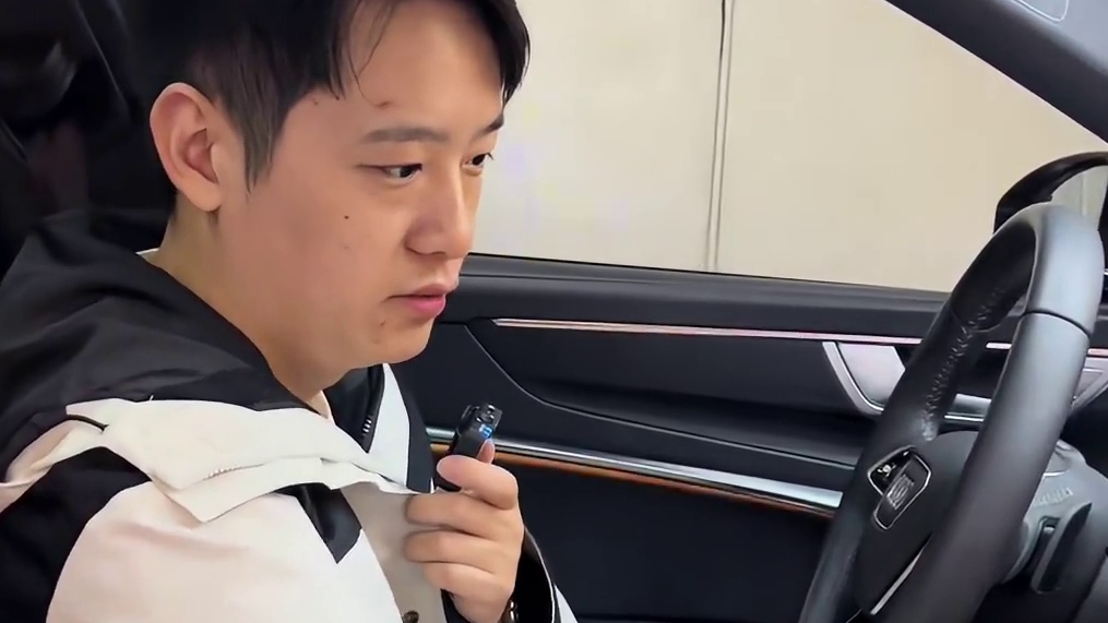 廉政版 “奥迪A8”改装案例