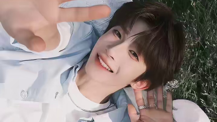 刘宇站着一直没闲着