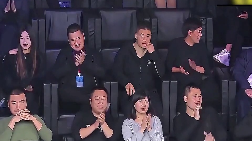 超分后化身特别离谱，连续翻袋点燃全场