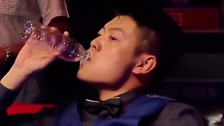 梁文博首夺排名赛冠军，赢球后兴奋起飞