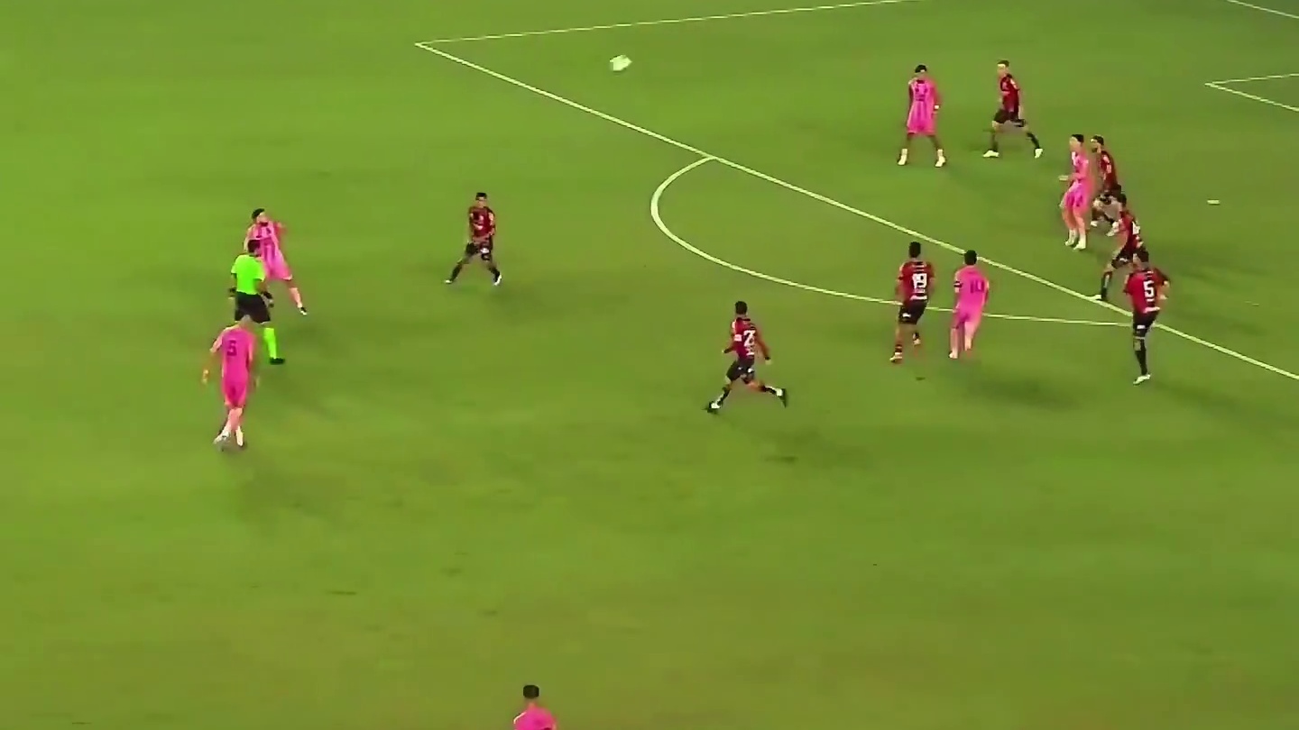 还是那句话:梅西的唯一短板就是没有一个拉风的庆祝动作！