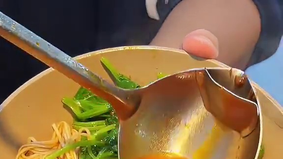 老小区里面开了十多年的牛排火锅，成都找不出几家这种