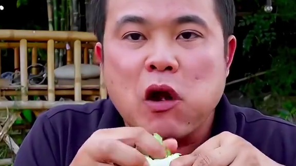 泰椒凉拌三文鱼片️不配大苦瓜快哭了