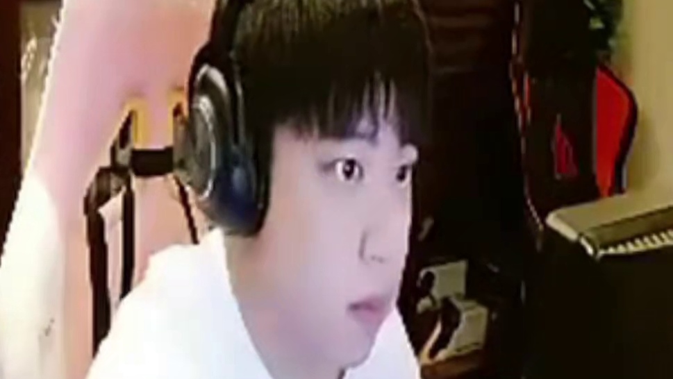 宠儿职业五排车队遭遇全图瞬杀流，开不出枪就被秒杀只能光速投降