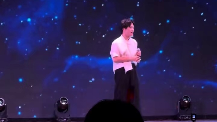 我心里的第一名#校园歌手大赛 #现场live #广西大学 #十大歌手 #Simon