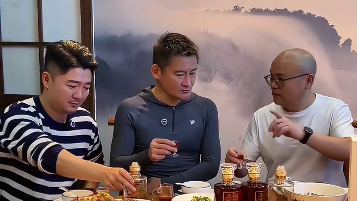 景岗山老师来老郑直播间了，下午我陪老师直播，兄弟们不见不散！