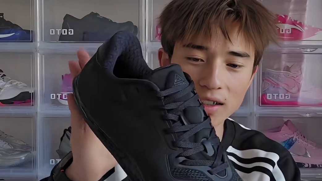 匹克无双EX版本黑武士配色也是来了，可能不是全网首开，但也算得上前几位了