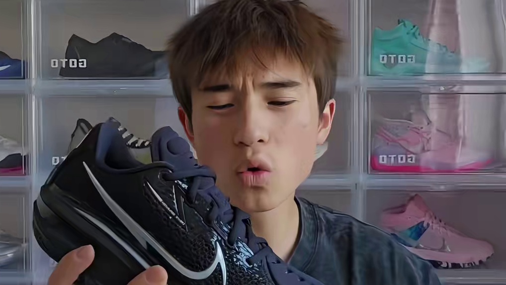 三年前的后卫鞋放到今天依旧有竞争力，同时兼顾澎湃脚感和贴地感，算不算顶级后卫鞋呢？