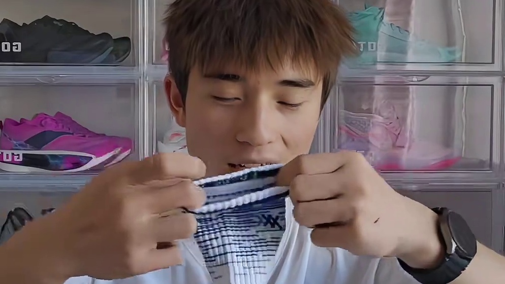 这个开箱仪式感真就挺特殊，球员专供也是体验到了，确实有种享受的感觉