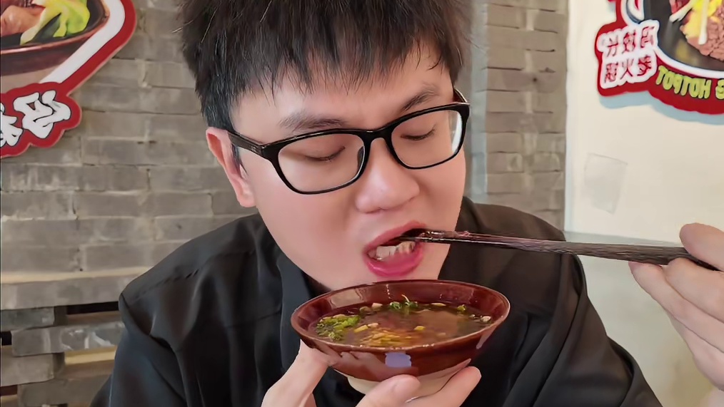 冬天第一顿火锅当然是安排冯校长了！