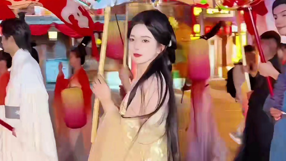 宝子们，这还不冲？ 丹灶佳盛广场星空集市来了！国风小姐姐欢乐市集，一起狂欢，千万别错过！