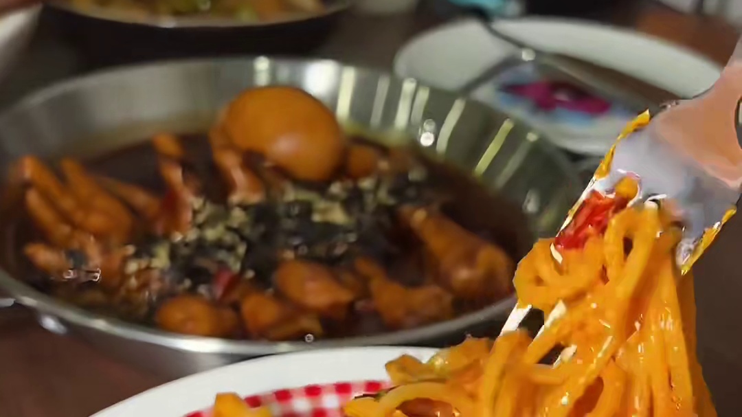 用一碗清水刨冰，消灭芜湖的余暑，瞧瞧我在青山街的宝藏深夜食堂。