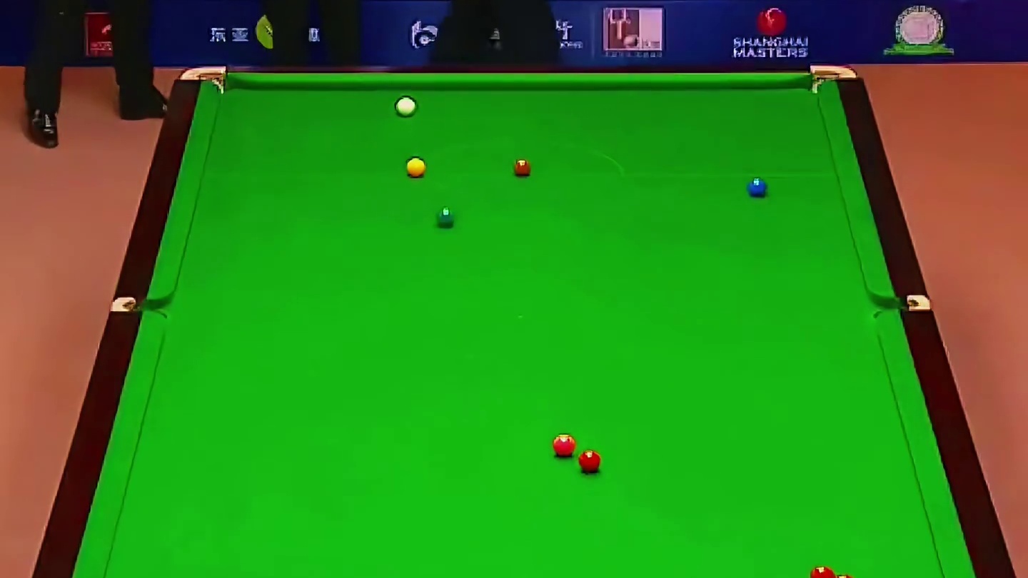 1颗黑球堵住11颗红球，裁判都看笑了