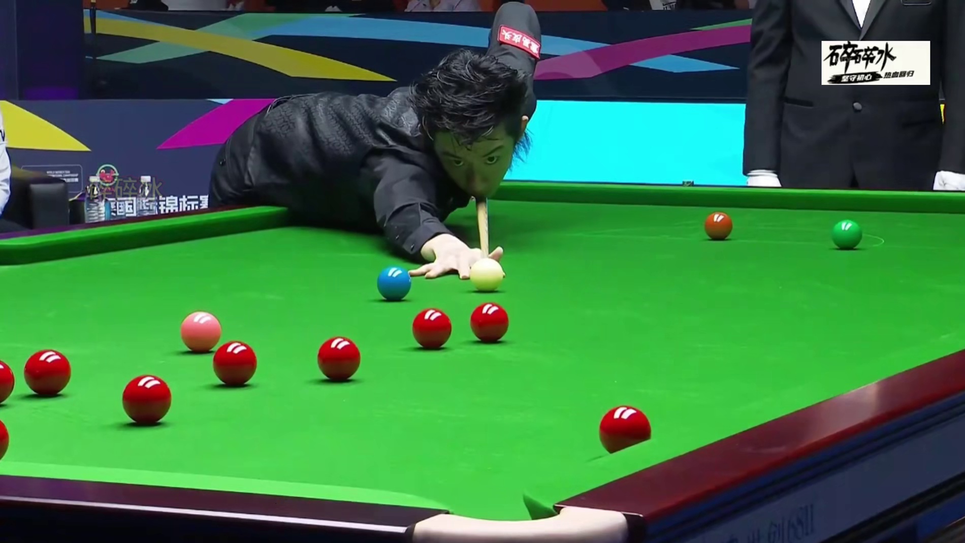 6-0强势横扫！吴宜泽花样吊打晋级4强，霍金斯：别打了，认输