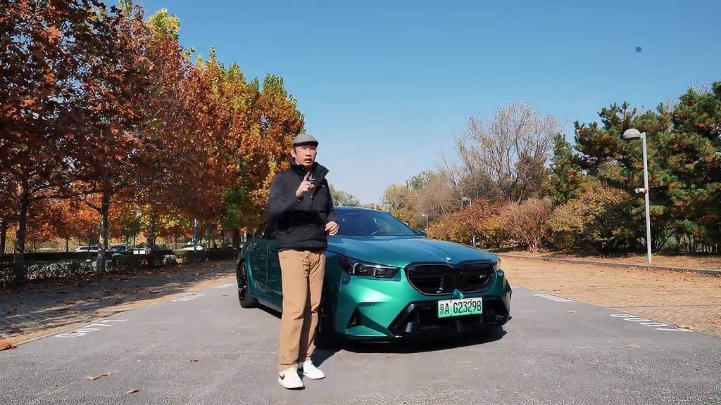 赛道美学与不凡力量于此交融,成就令人惊叹的新BMW M4