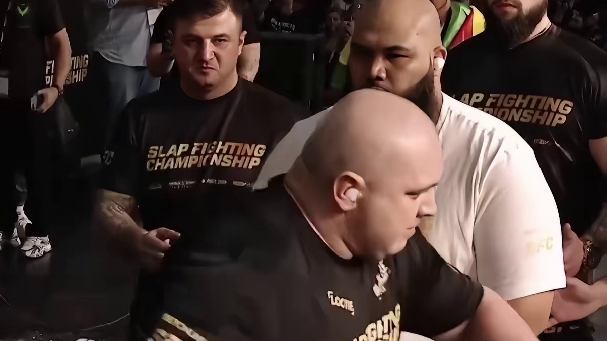 断电式KO！扎尔斯终结耳光如拔电源，夏威夷人瞬间瘫软倒地丢冠