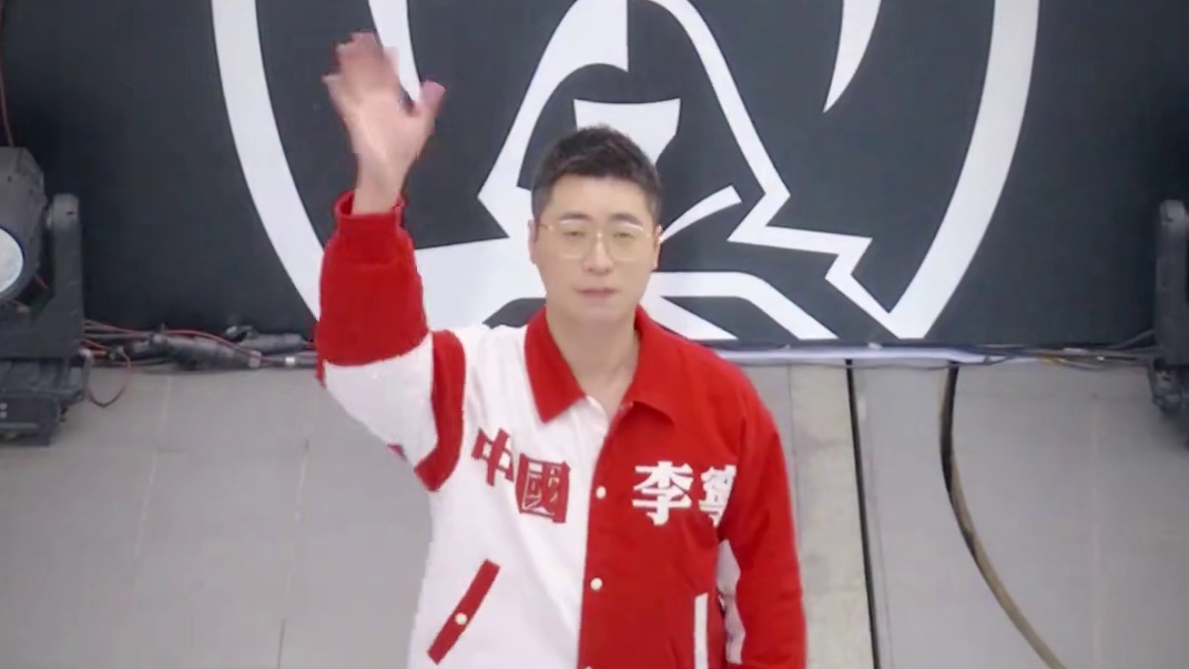 我和向你招手。 决赛见