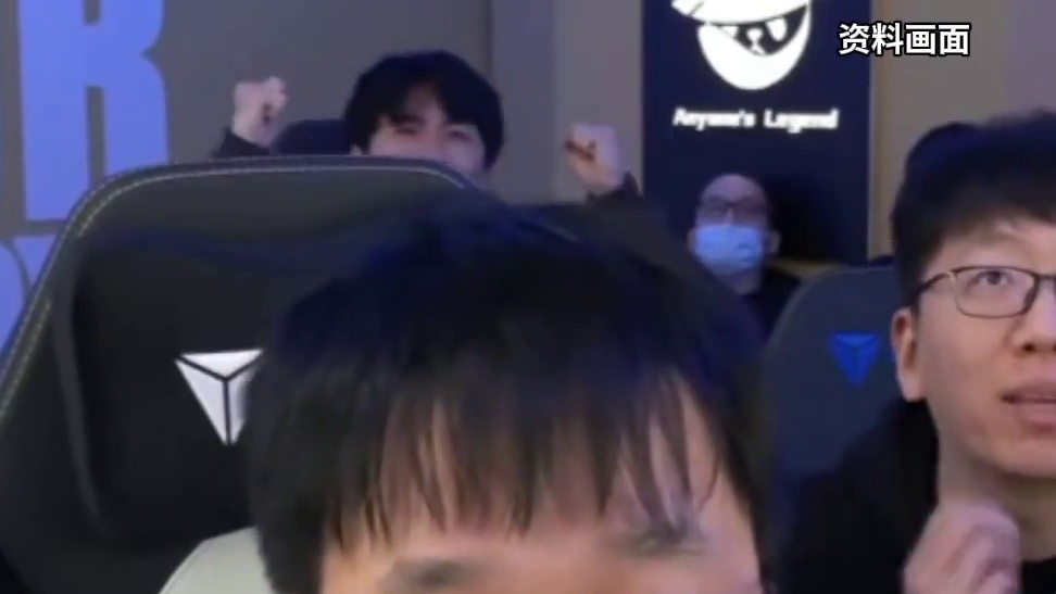 AL英雄联盟战队主教练Tabe凌晨发文：明年的我必然会更强，坚持做难的事，坚持做正确的事。此前英雄联盟S15全球总决赛AL战队2：3憾负T1