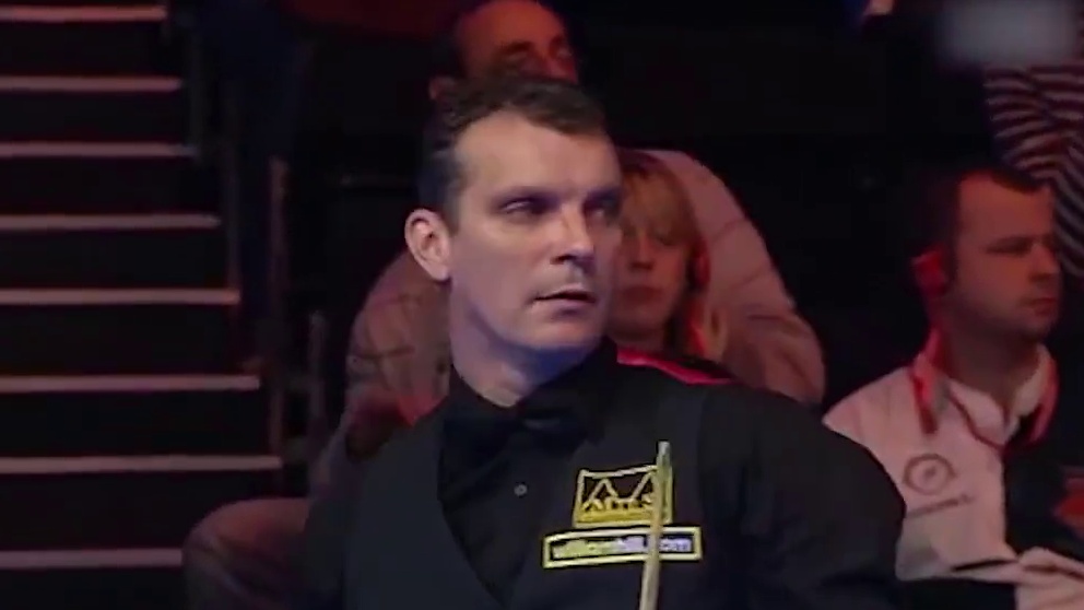 丁俊晖生涯最离谱的解球，解球秒变绝杀，对手拒绝握手冷眼离场  (2)