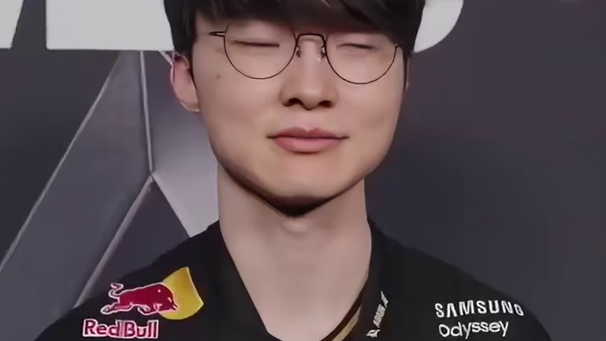 Faker快问快答来啦在第六冠与女友结婚之间选择夺冠哈哈哈哈哈还是太有事业心了​​​