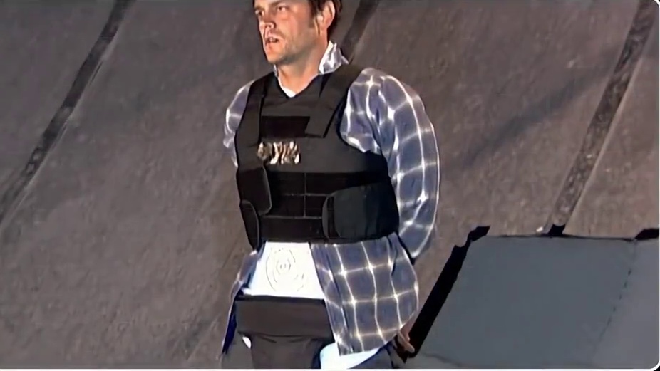 这绝对是最没用的子弹！连把雨伞都打不破，要它有什么用？