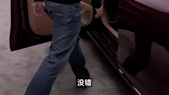 新款享界S9静态评测首发 车灯、屏幕都变了。增程老款车主表示，情绪稳定。