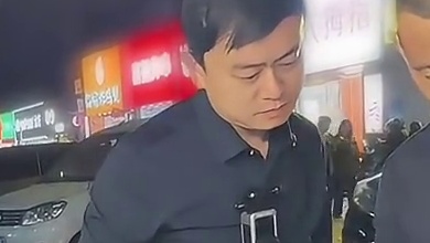 无声却有光！沉默的摊位藏着滚烫的热爱 他没法说话，却用努力把日子过亮，愿每个认真生活的人都被温柔以待