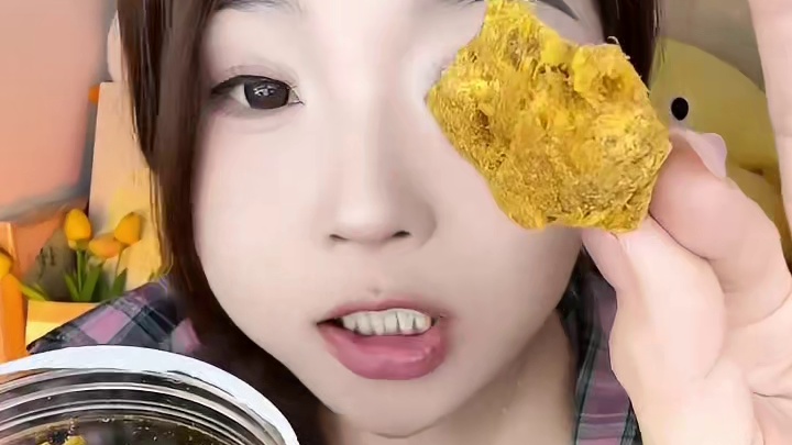 鸡肉干！嚼起来真的老香了 特别推荐沙爹口味的！咸咸甜甜的嚼起来不会干巴巴！