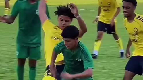 迷你的罗球硬度上来了，特别有拼劲似的#足球