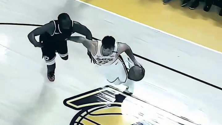 彻底被规则打败，哈登都这样躲了还能被吹犯规