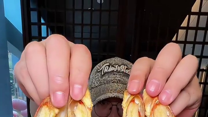 我真的只花了300多，就吃到了这样一桌的松叶蟹套餐呢