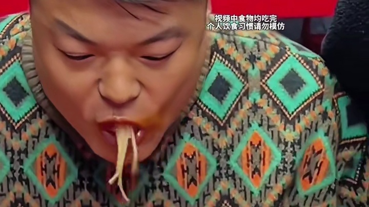 百万网红康不饱轻松拿走5000元现金