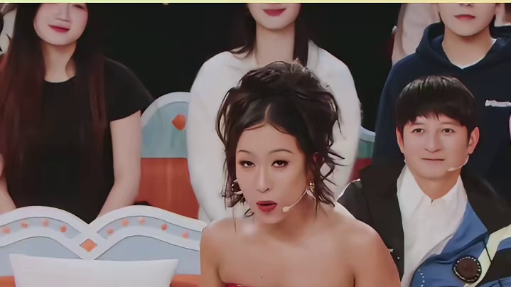 蔡国庆果然是多巴胺男孩 台上台下都如此优雅