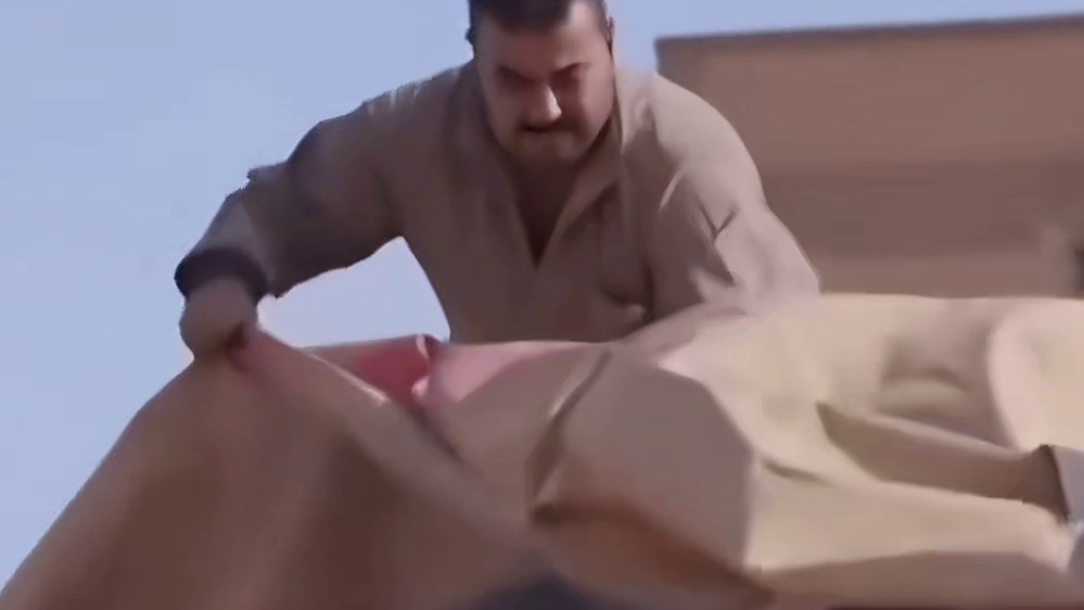 不仅仅是出于人道主义，也是因为从他们身上看到了曾经的自己