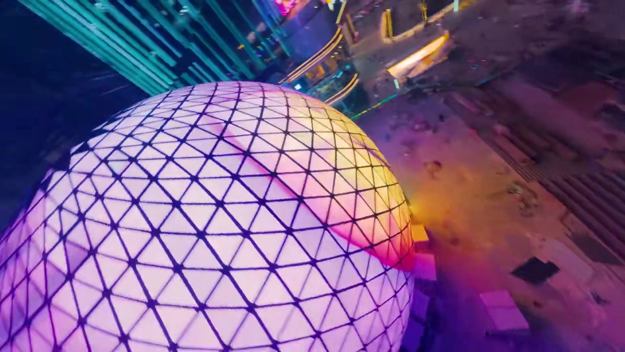 古神克苏恩降临武汉！ 古神凝视，圣宴已至！克苏恩，已然将它的庞大身躯，降临在了武汉这座城市。