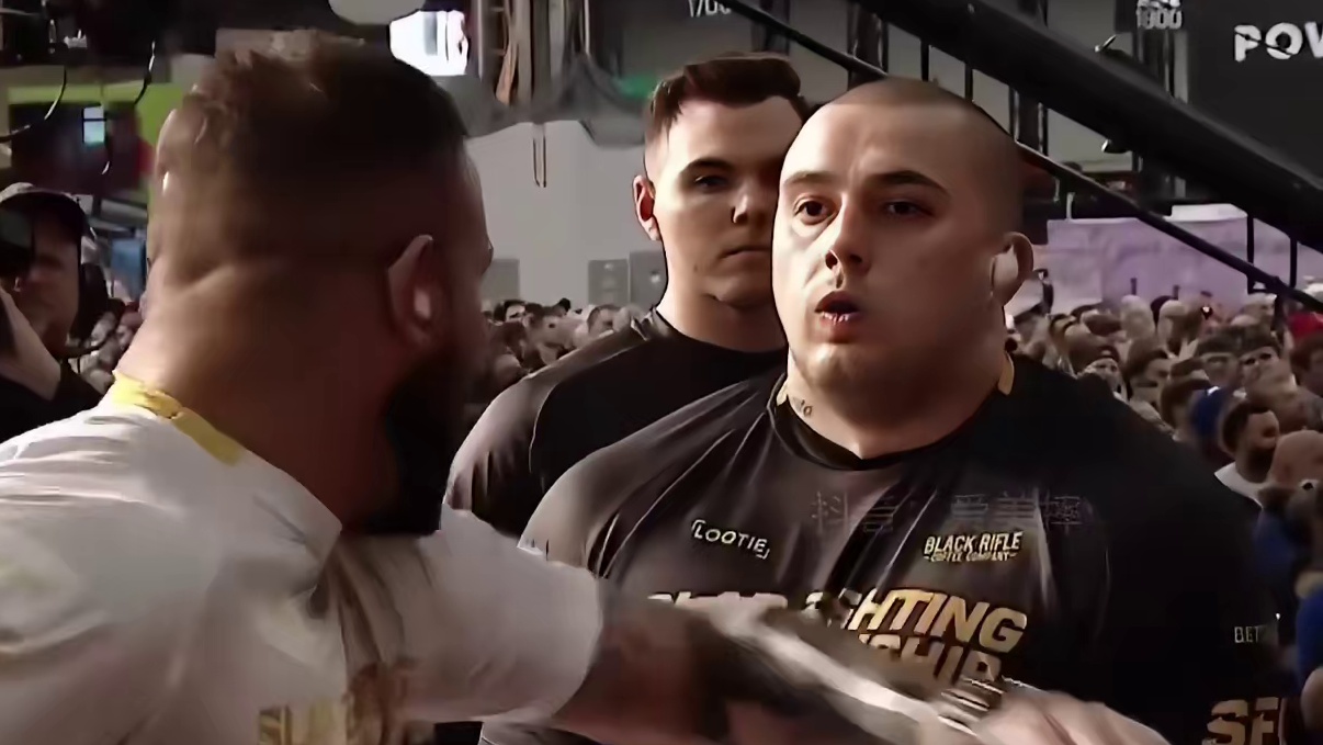 耳光大赛惊天秒杀！麦克斯一记耳光KO掠食者，施瓦辛格场边看呆