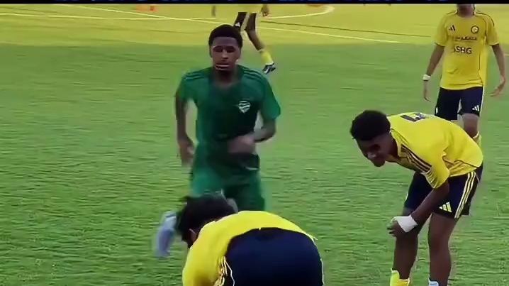 迷你足球赛，7号小将勇闯C罗赛道！#足球