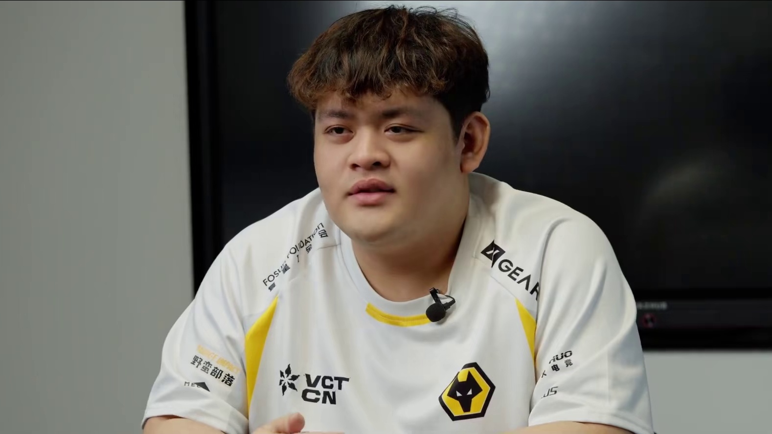 记忆最深的是，身为i人的你，却成了我们团队的破冰者。你用那份春风般的温暖，主动活跃着每一次气氛，也成为了所有人倾诉心事的港湾。