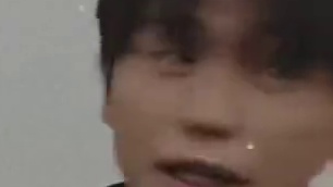 童锦程受邀鸟巢观王者荣耀决赛，得知赖神可以多平台露脸并且和平台和平分手，立马疯狂暗示主管 #