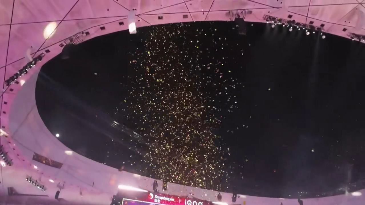 和K妹一起感受来自鸟巢的金色雨吧 #