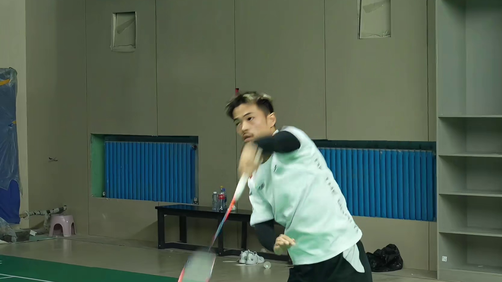 发力细节 每个人的情况不一样，我告诉抡大臂的人要用小臂，告诉内旋挥不正的人压手腕，不过他 但凡