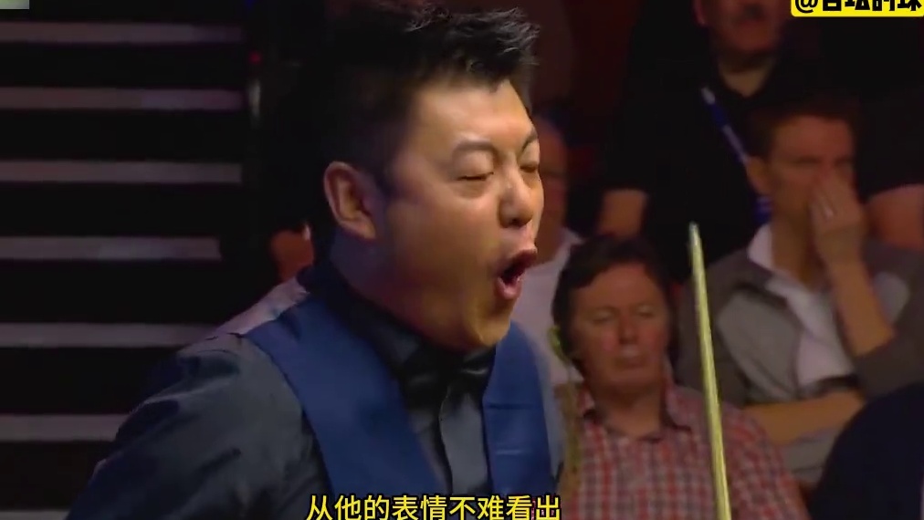 晖哥落后72分还要抢救！刁钻斯诺克没断过，梁师弟愁的龇牙咧嘴 (1)