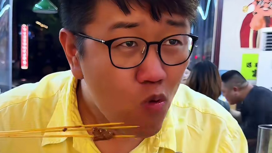 余家寨街头0.5性价比串串香，红油料碟真的是MVP！！