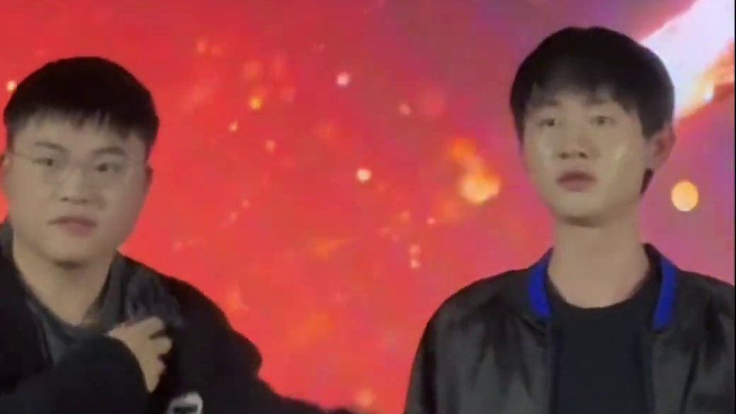 Uzi和Ming再次同框表演赛，网友：今年更怀念他们的下路组