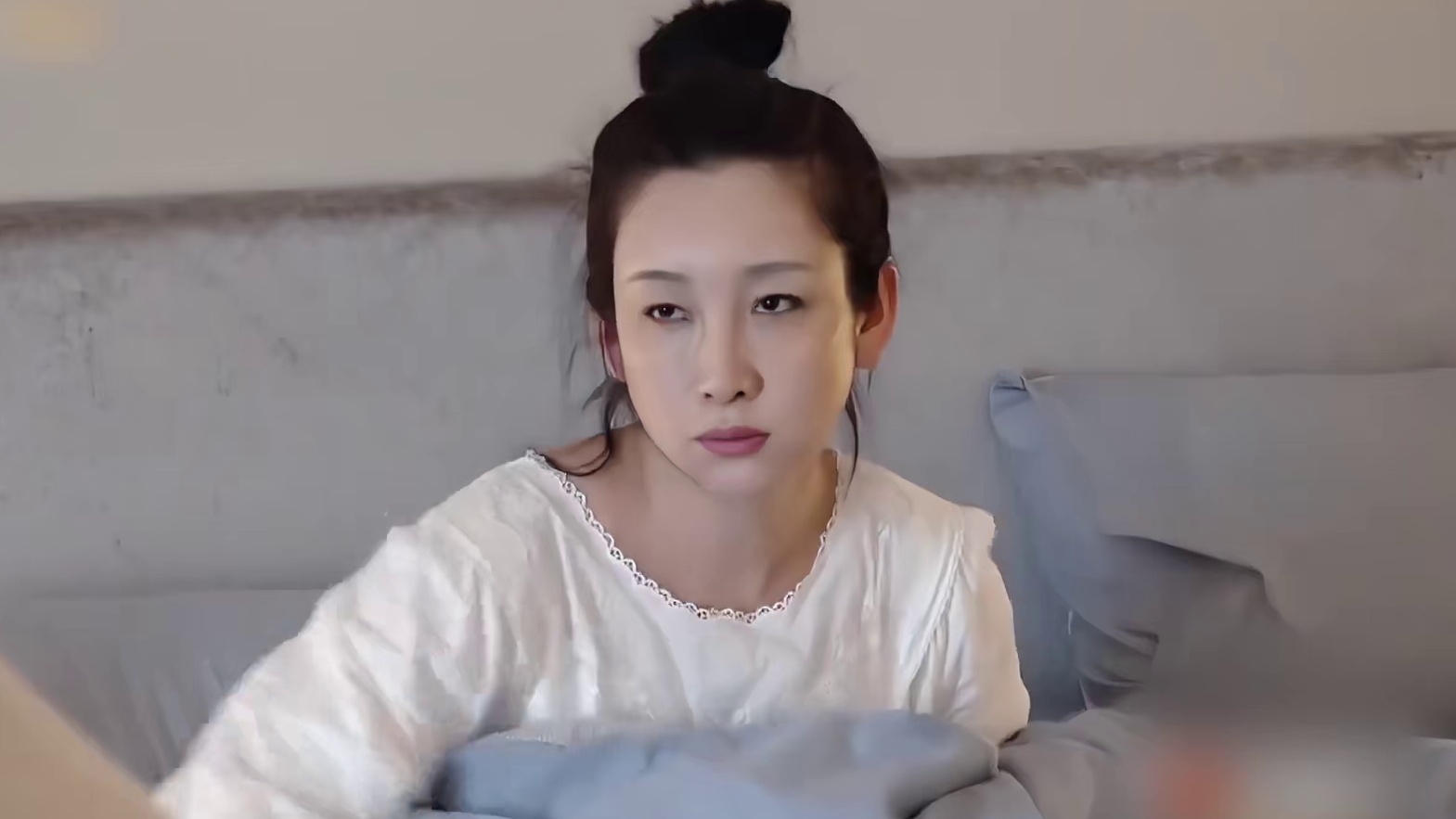 现实版霸道总裁爱上我！40岁秦海璐每天让老公伺候穿袜子