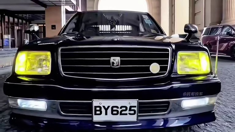 车标带鸡的丰田是什么车