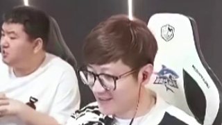 老白紅旗回憶S14港口趣事老白直言當(dāng)時(shí)要是聯(lián)盟第一威懾力教練說你 紅旗直言我一樣是讓他閉嘴